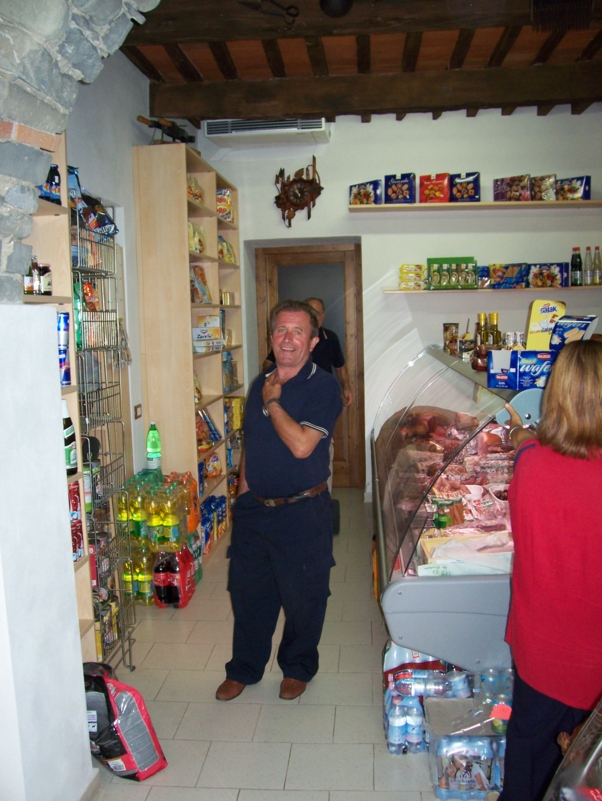  Image name: AlimentariMirka08.jpg 
 width: 602 pixel 
 height: 801 pixel 
 Size: 394411 bytes 
 Click to enlarge 